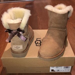 Uggs Bailey Bow!!